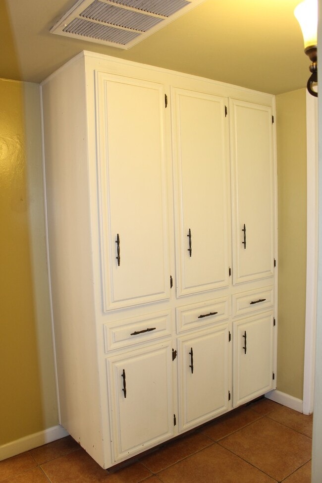 Building Photo - 6509 Kearsarge Way