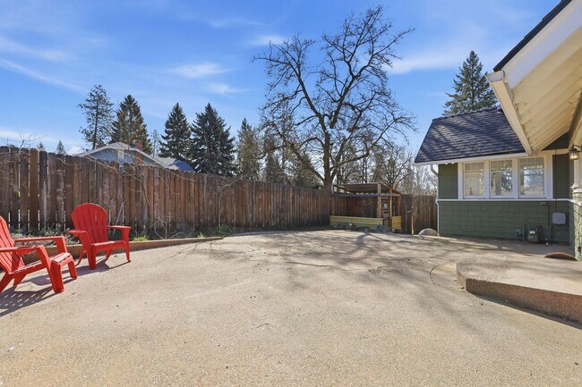 Building Photo - 3402 W Kiernan Ave