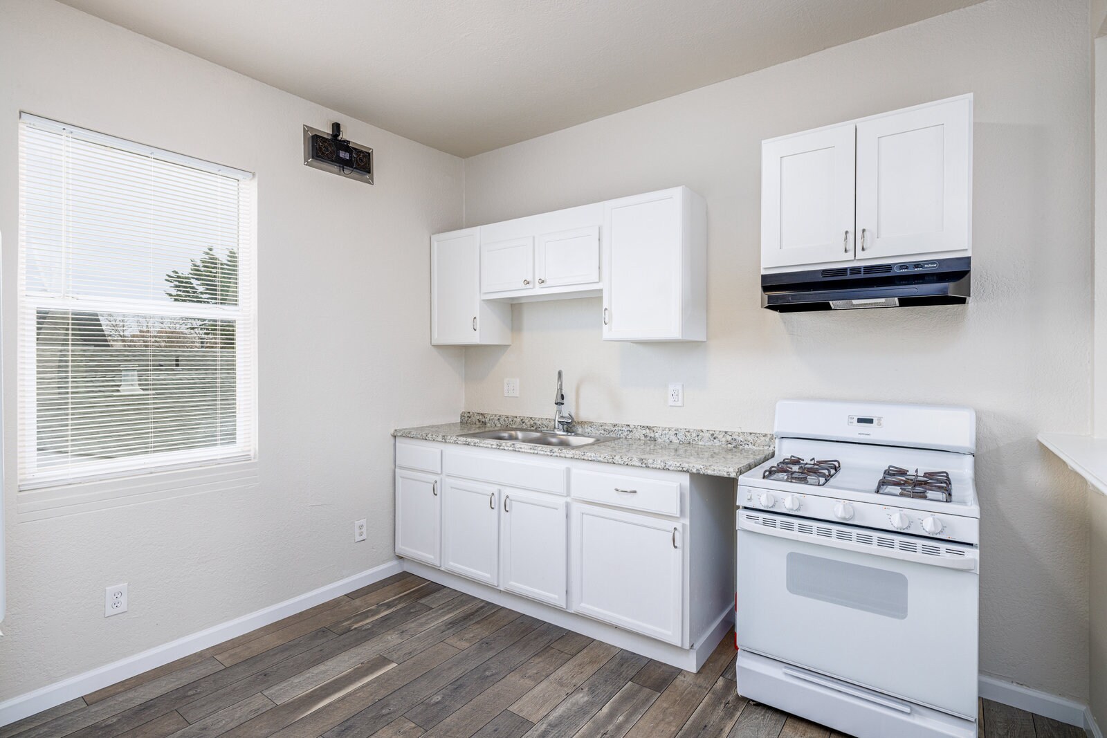 Building Photo - 512 Barrett Ave