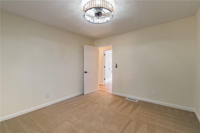 Building Photo - 905 Tanglewood Trail