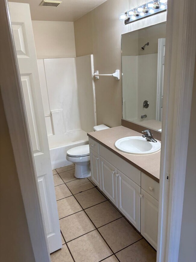 Building Photo - 4756-4758 28 ST SW