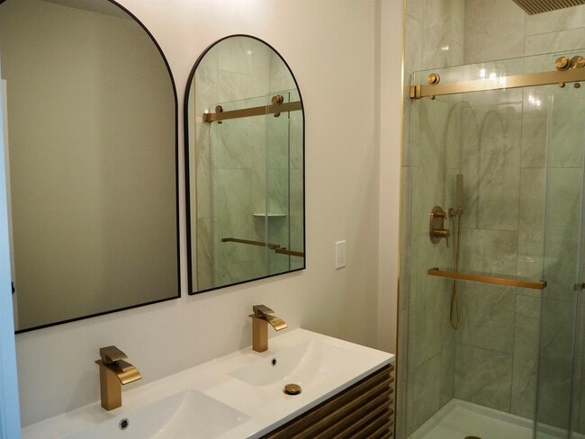 Building Photo - 1205 Hillside Pl