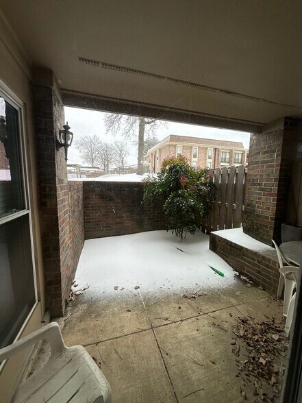 Building Photo - 1855 Poplar Woods Cir W