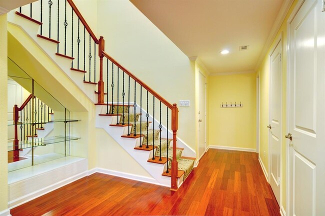 Building Photo - 3024 Hulen Ct