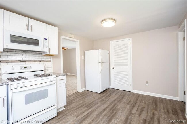 Building Photo - 26361 Parkington St