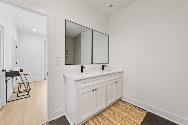 Building Photo - FORE RENT IN WEST VILLAGE!