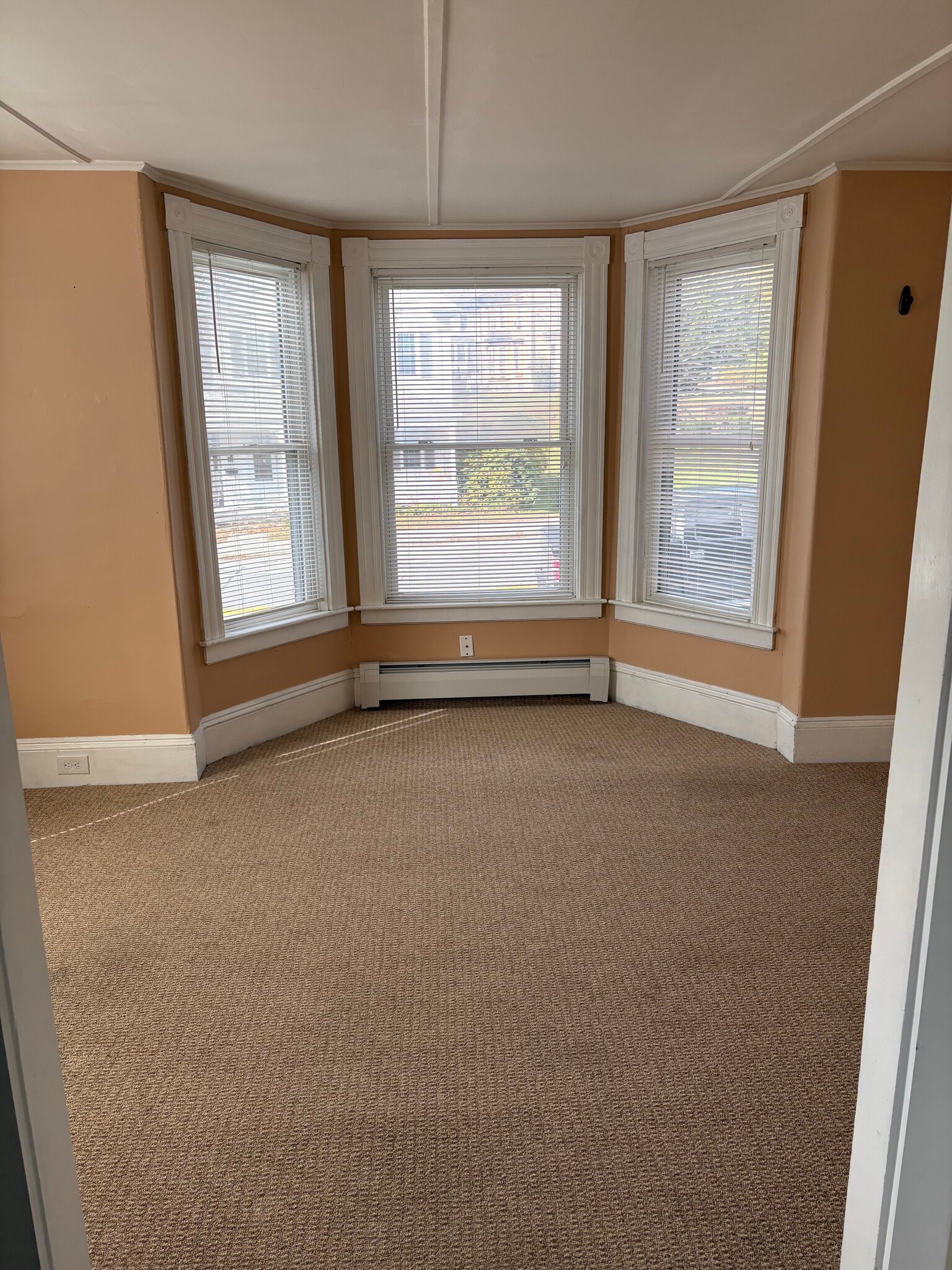 Building Photo - 94 Main St