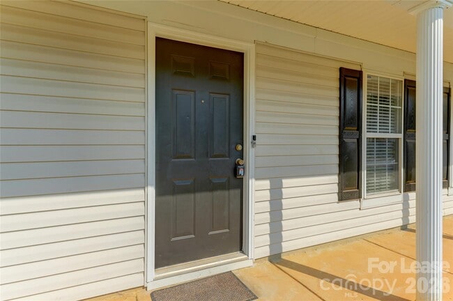 Building Photo - 524 Stillgreen Ln