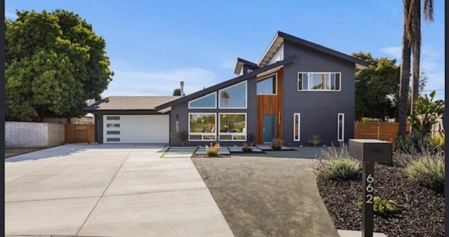 Primary Photo - Beautiful 4 Bedroom 4 Bath home on a cul-d...