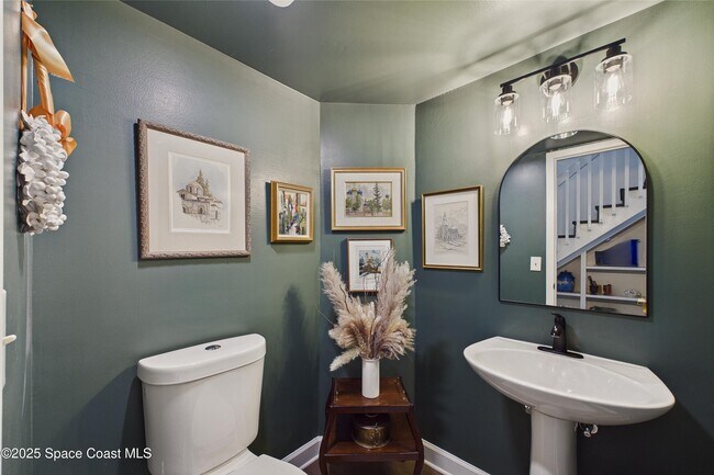 Building Photo - 2293 Venetia Pl
