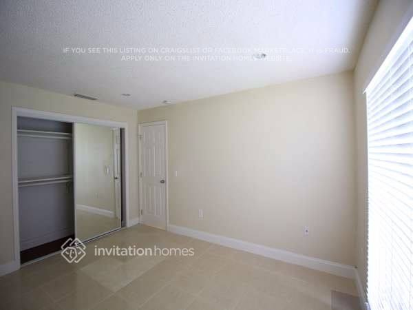 Building Photo - 11360 NW 37th Pl