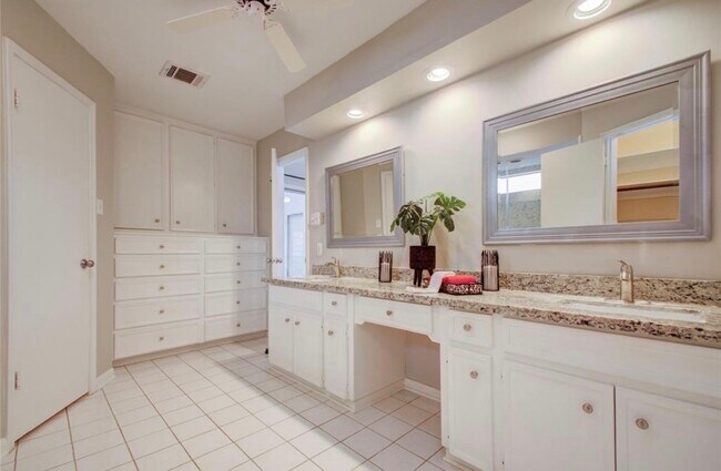 Building Photo - 13914 Swiss Hill Dr