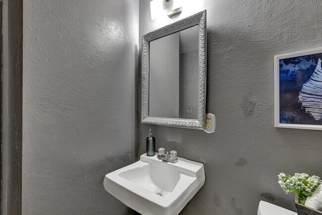 Building Photo - 266 W Rockrimmon Blvd