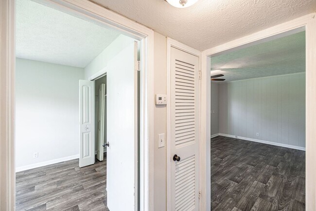 Building Photo - 127 B Susan Dr