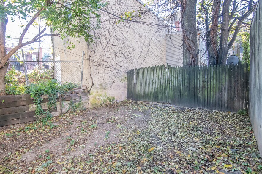 Building Photo - 506 Cherry St