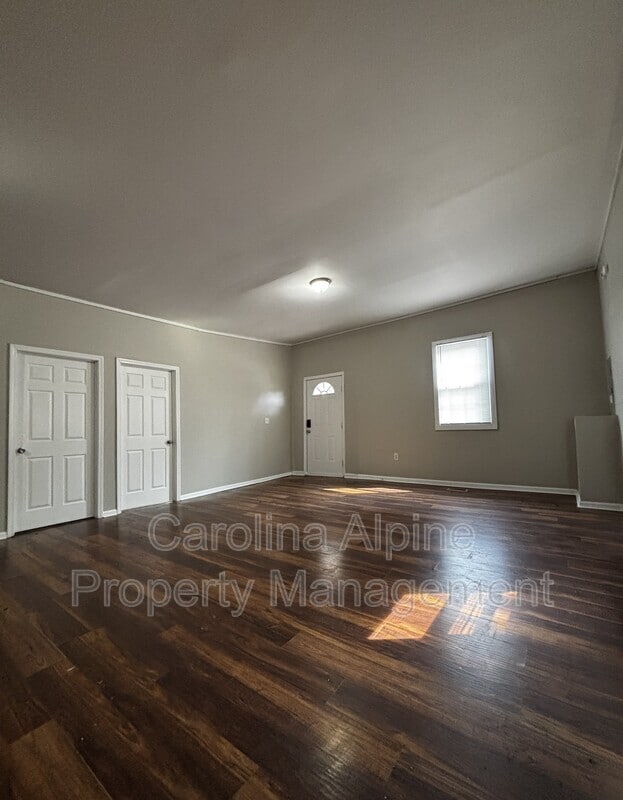 Building Photo - 1601 Collinston Dr