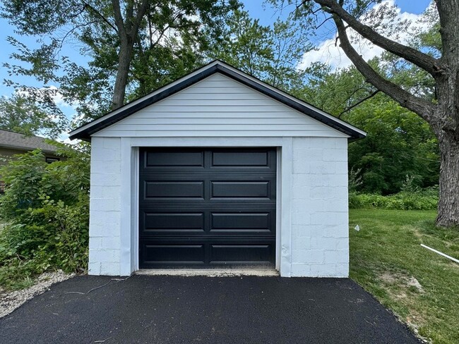 Building Photo - 1030 N Old State Rd 49