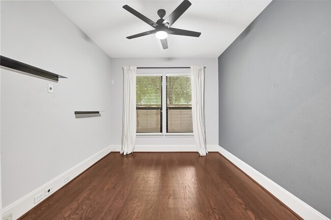 Building Photo - 1320 Studer St