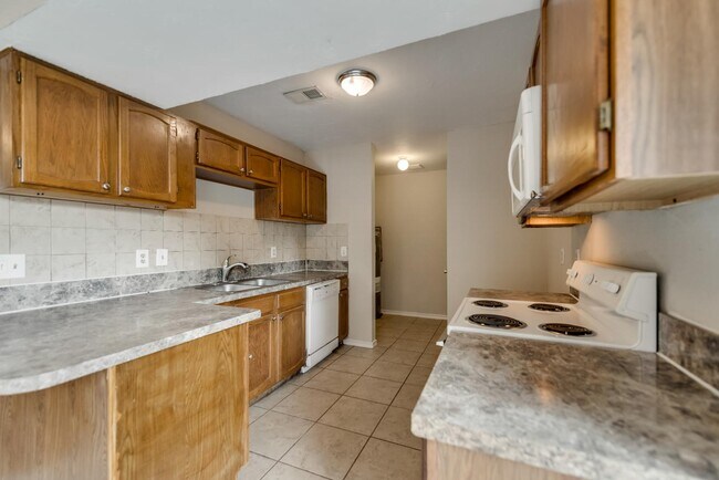 Building Photo - 1814 Sage Dr