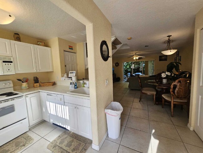 Building Photo - Charming Cape Canaveral Townhouse: 2 Bed, ...