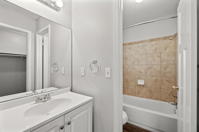 Building Photo - CV-AUS12130 Thompkins