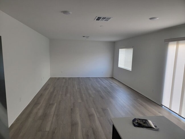 Building Photo - AVAILABLE MAY 15TH