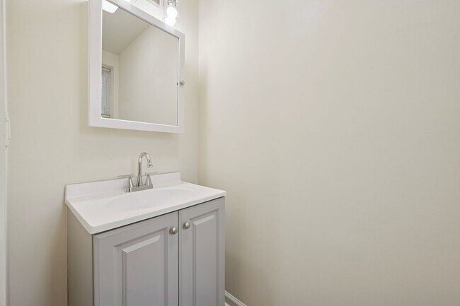 Building Photo - 219 S Cecil St