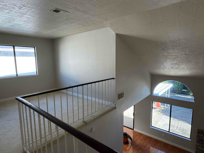Building Photo - 526 Azores Cir