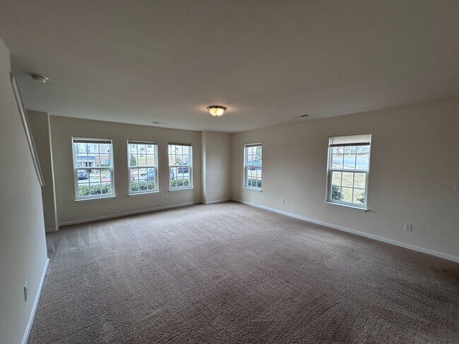 Building Photo - Coming Soon! 3/2.5 High Point Townhome, just north of town near N Main St & I-74