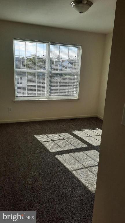 Building Photo - 2439 Newtown Dr