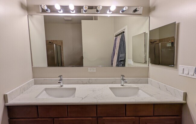 Building Photo - 2807 Blakely Ln
