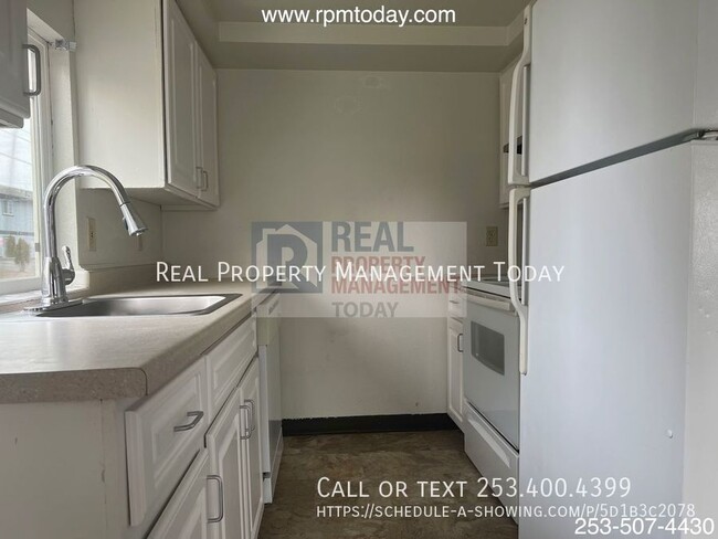 Building Photo - Delightful 2 bed and 1 bath unit in Tacoma...