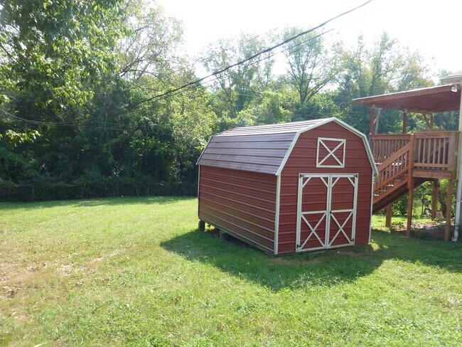 Building Photo - 3 Bed/2 Bath Home in East Nashville, Fenced Yard, Hardwood Floors, Minutes to Shelby Bottoms