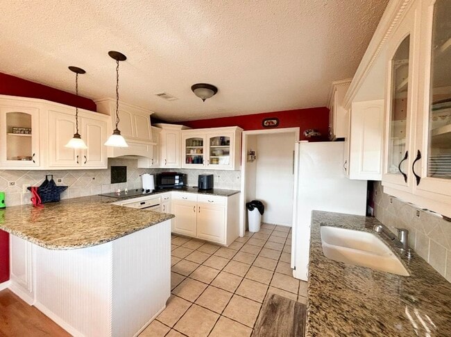 Building Photo - 209 Crest Dr