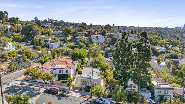 Building Photo - 1660 Micheltorena St