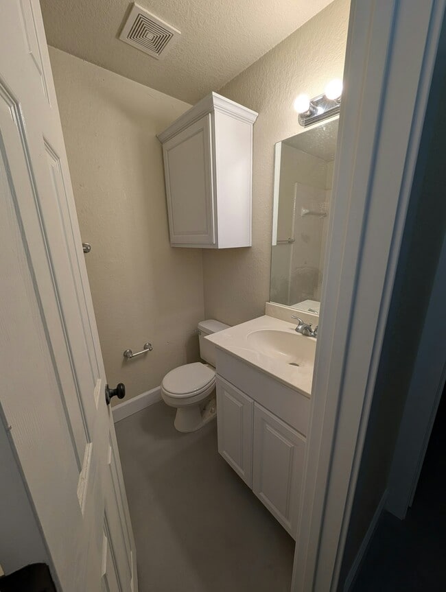 Building Photo - 106 Commercial Dr