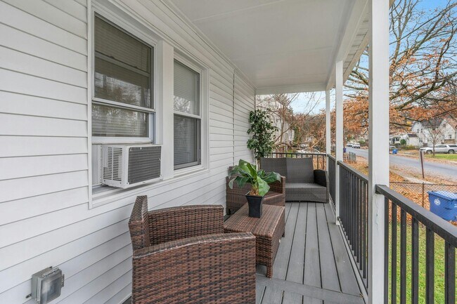 Building Photo - 196 2nd St