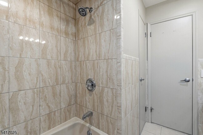 Building Photo - 46 Stanley St