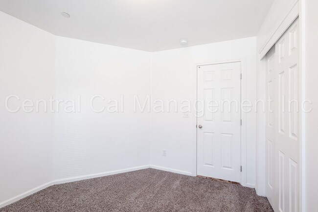 Building Photo - 129 E 8th St