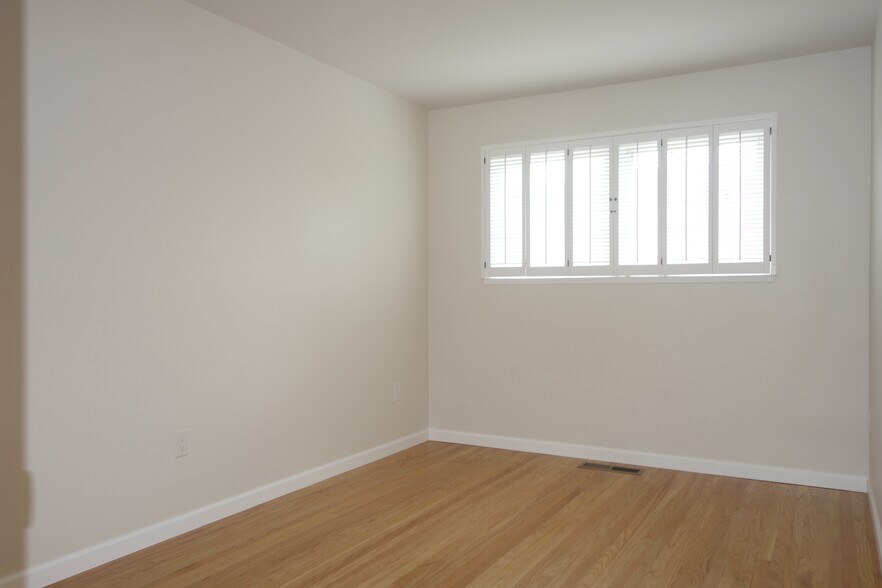 Building Photo - 609 Maureen Ln