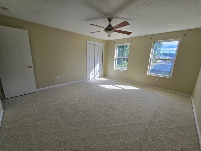 Building Photo - 5 Periwinkle Ln