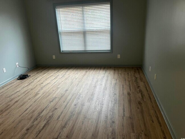 Building Photo - 4104 Pinehurst Cir