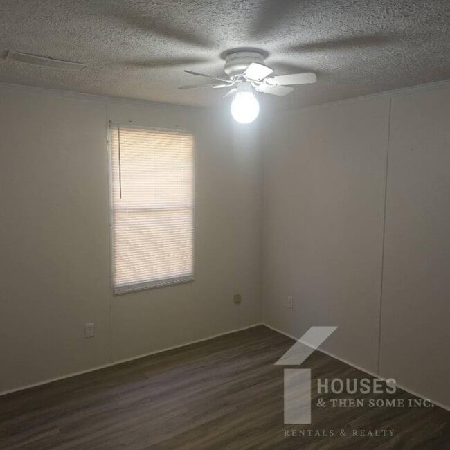 Building Photo - 214 Double Bridge Rd