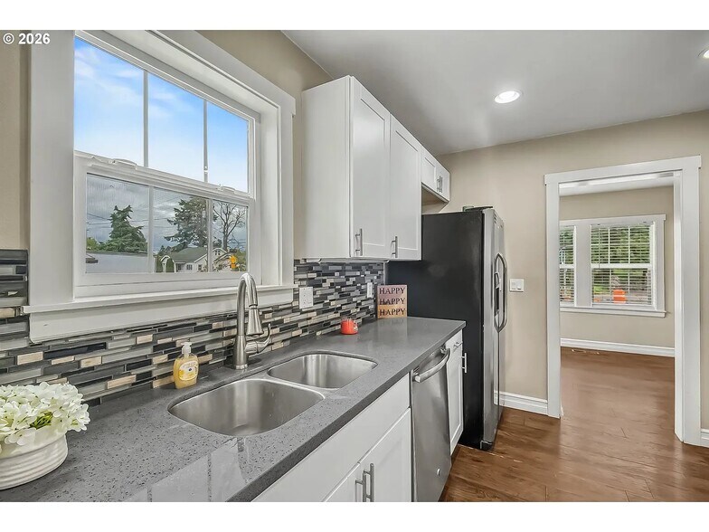 Building Photo - 3801 NE 82nd Ave