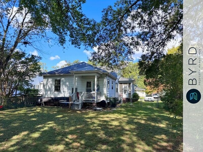 Building Photo - 1715 Elmsmere Ave