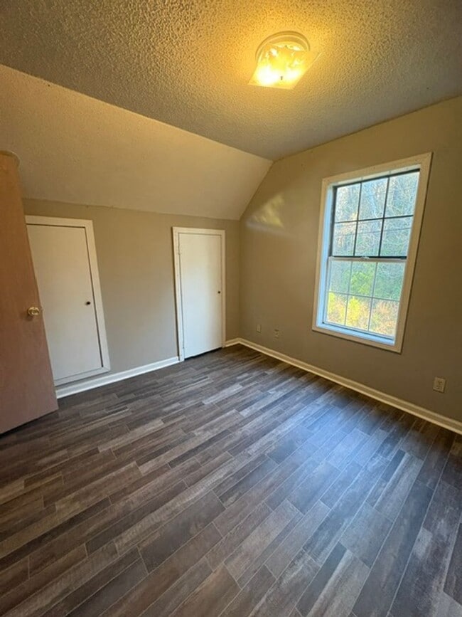 Building Photo - Renovated 3 Bedroom 2 Bath Home for Rent!