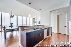 Building Photo - 610 E Market St