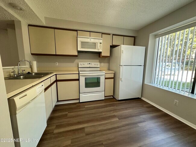 Building Photo - 7042 Prestwick Cir S