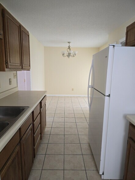 Building Photo - 106 Car Mol Dr