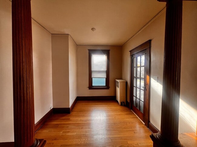 Building Photo - 64 Summit Ave